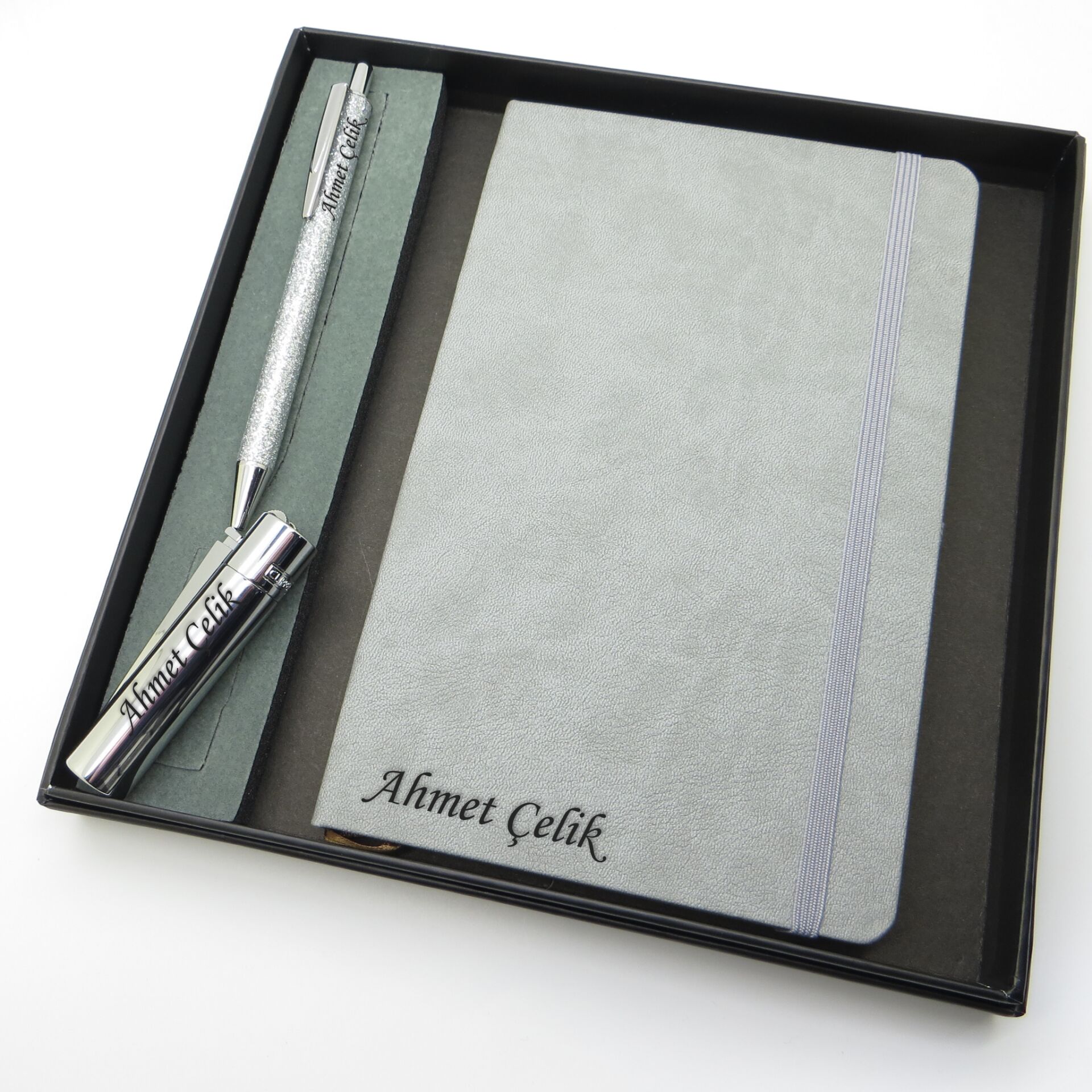 Signator® Codex | N255 Kişiye Özel Defterli Set - İsme Özel Gri Kalem + İsme Özel Gri Defter + İsme Özel Gümüş Çakmak | İsme Özel Kutusunda Hediyelik Set