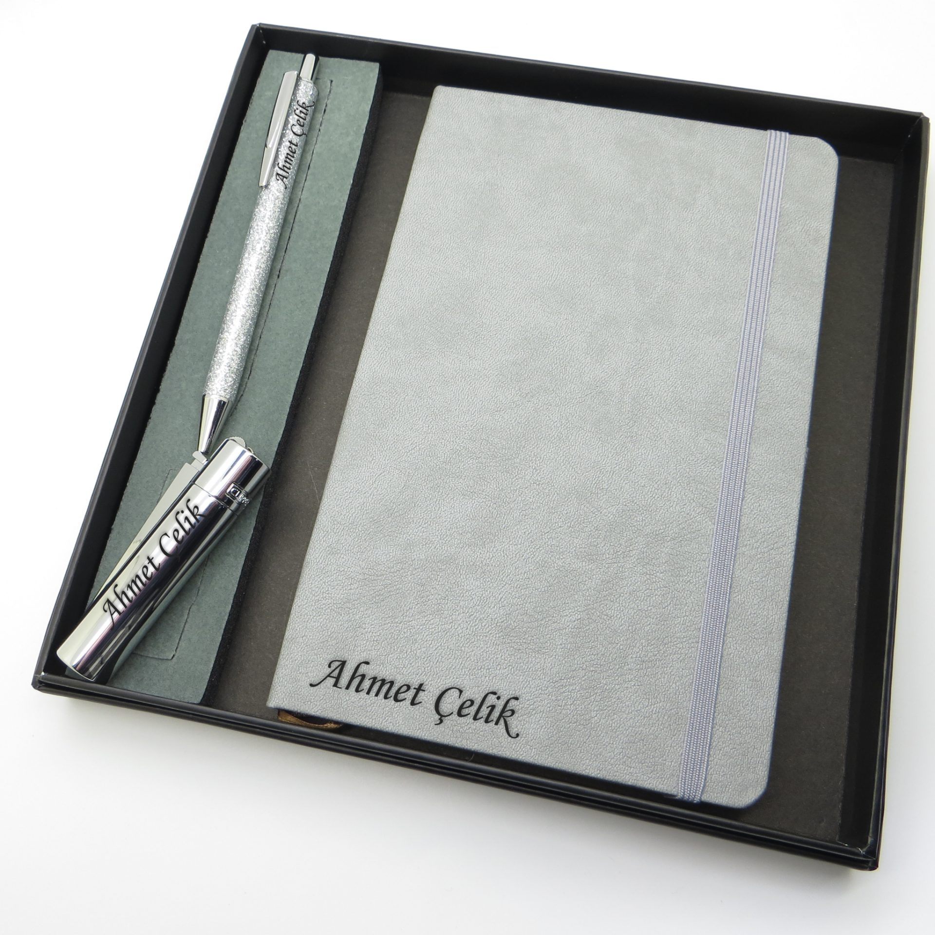 Signator® Codex | N255 Kişiye Özel Defterli Set - İsme Özel Gri Kalem + İsme Özel Gri Defter + İsme Özel Gümüş Çakmak | İsme Özel Kutusunda Hediyelik Set