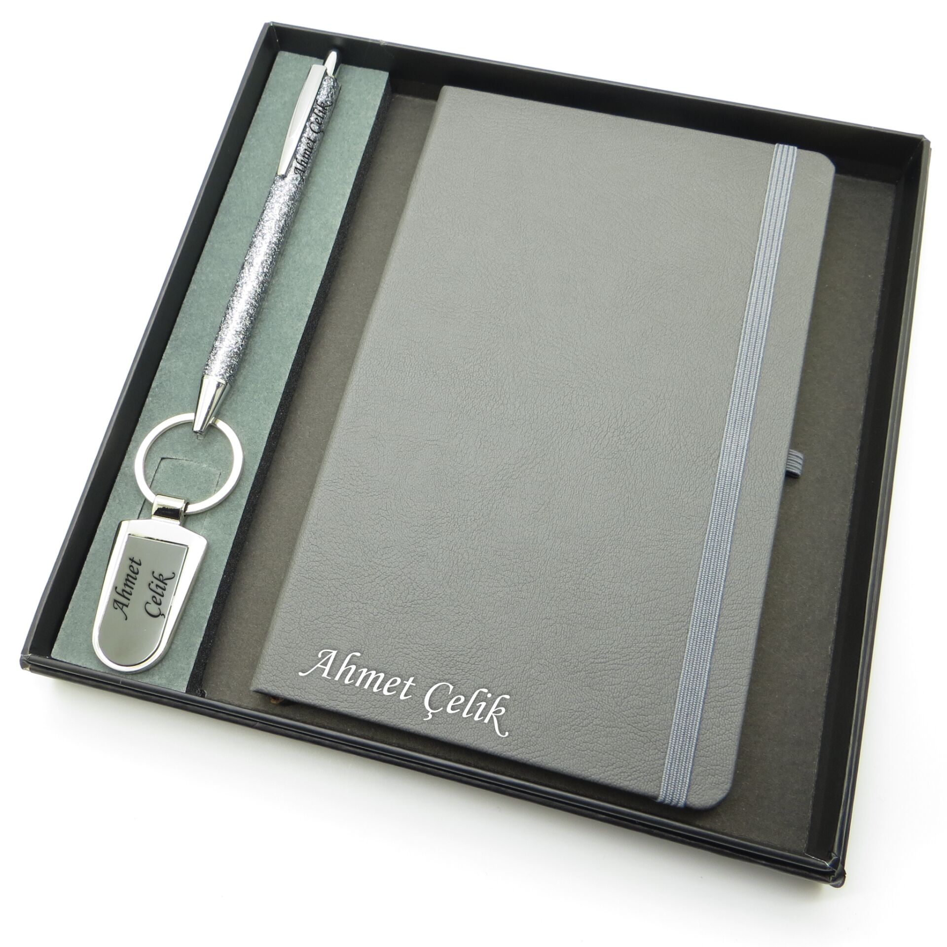Signator® Codex | N257 Kişiye Özel Defterli Set - İsme Özel Gri Kalem + İsme Özel Gri Defter + İsme Özel Anahtarlık | İsme Özel Kutusunda Hediyelik Set
