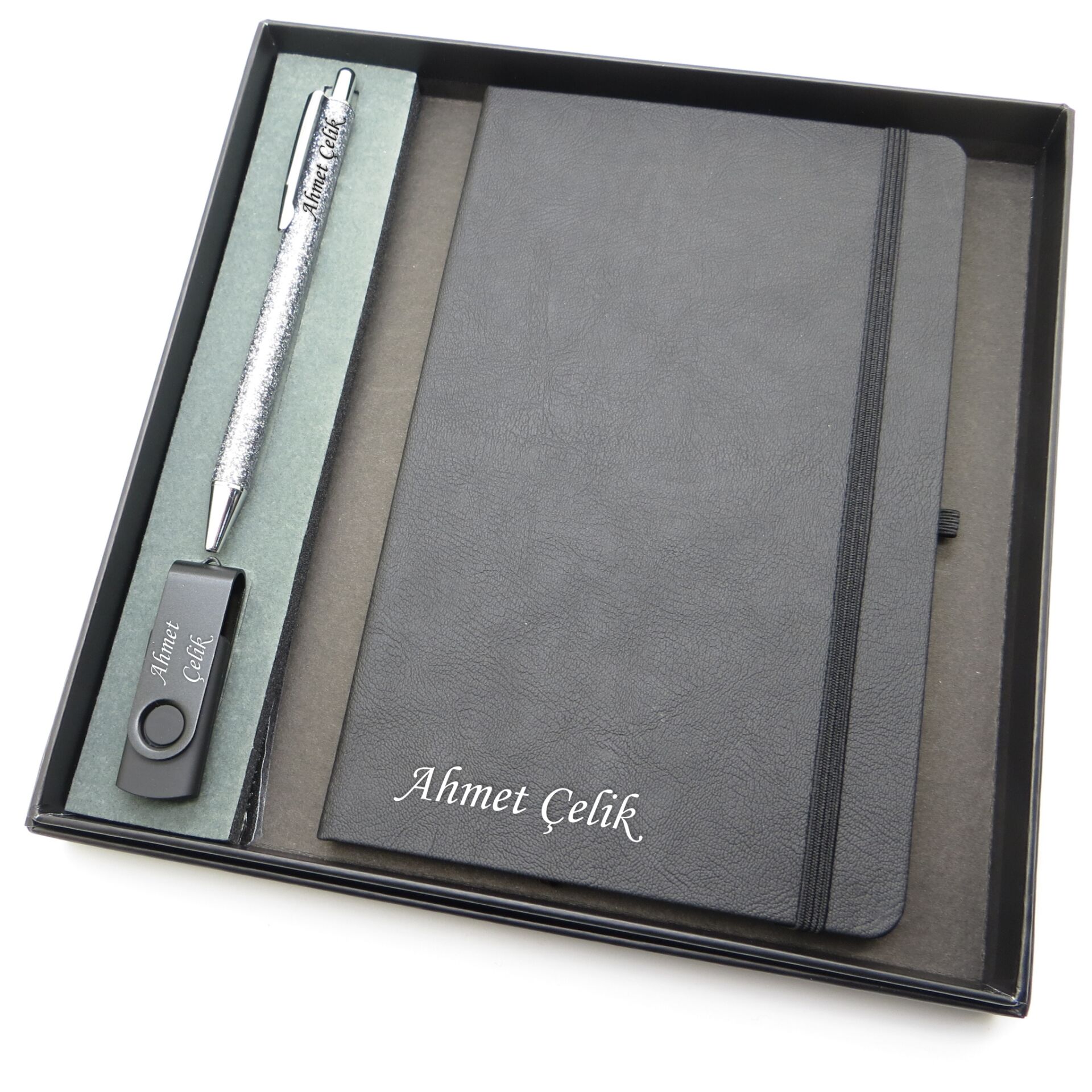 Signator® Codex | N262 Kişiye Özel Defterli Set - İsme Özel Gri Kalem + İsme Özel Siyah Defter + İsme Özel 32 GB Usb Bellek| İsme Özel Kutusunda Hediyelik Set