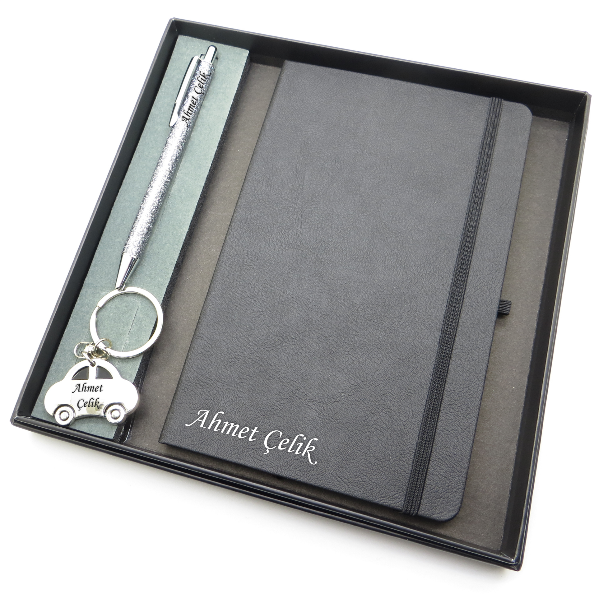 Signator® Codex | N264 Kişiye Özel Defterli Set - İsme Özel Gri Kalem + İsme Özel Siyah Defter + İsme Özel Anahtarlık| İsme Özel Kutusunda Hediyelik Set