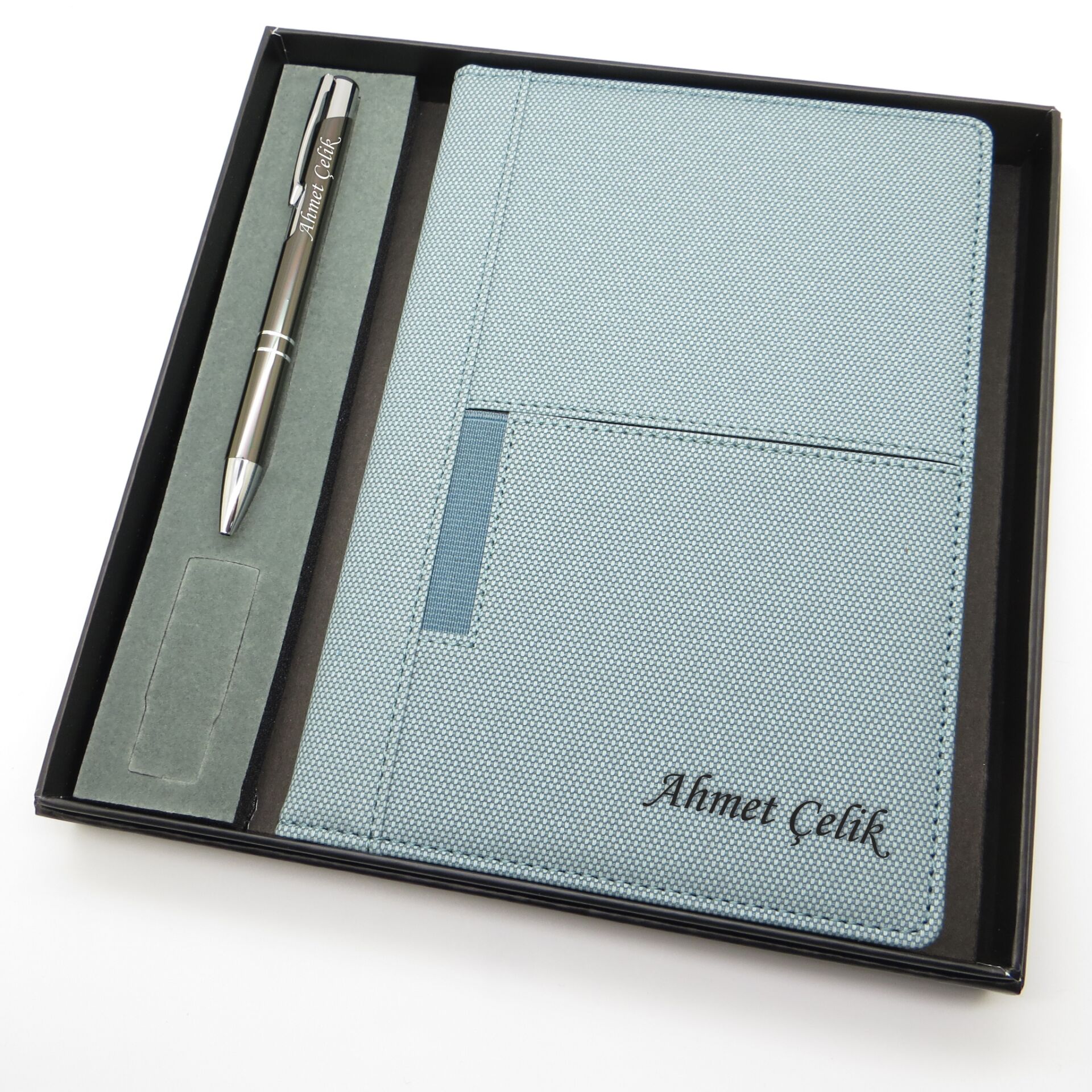 Signator® Codex | N274 Kişiye Özel Defterli Set - İsme Özel Gri Kalem + İsme Özel Açık Mavi Defter | İsme Özel Kutusunda Hediyelik Set