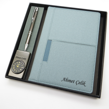Signator® Codex | N276 Kişiye Özel Defterli Set - İsme Özel Gri Kalem + İsme Özel Açık Mavi Defter + İsme Özel Gri Çakmak | İsme Özel Kutusunda Hediyelik Set