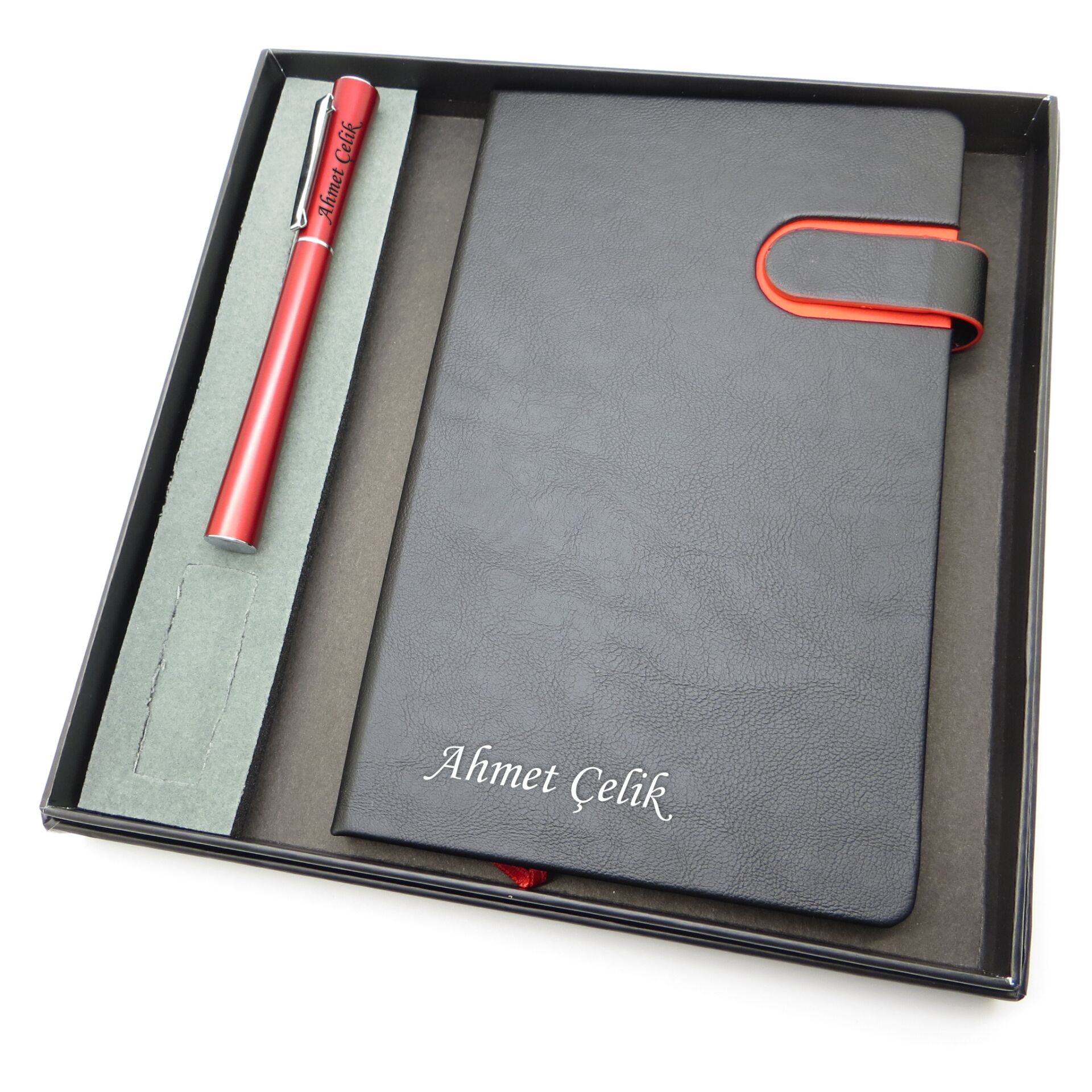 Signator® Codex | N287 Kişiye Özel Defterli Set - İsme Özel Kırmızı Kalem + İsme Özel Siyah Defter | İsme Özel Kutusunda Hediyelik Set
