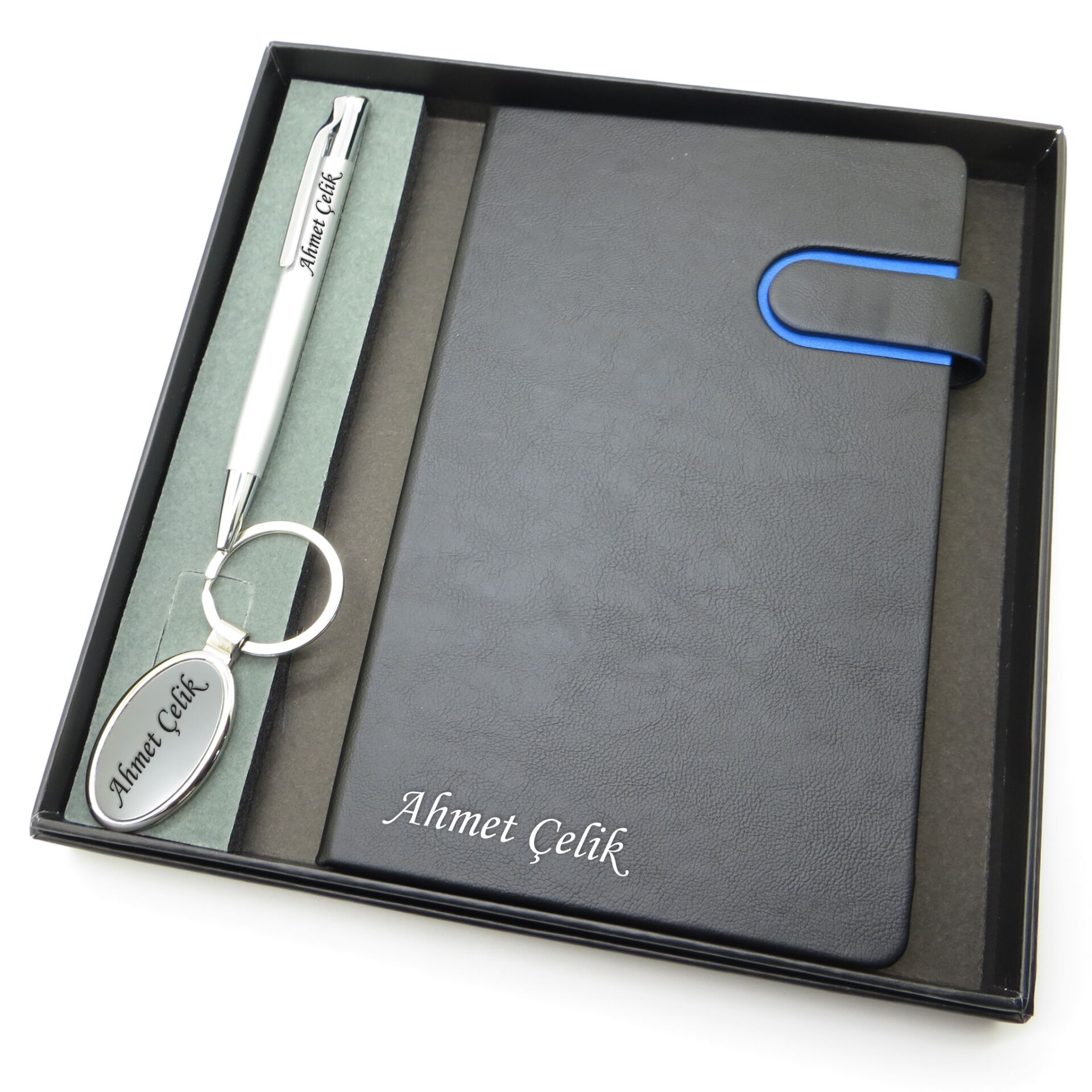 Signator® Codex | N295 Kişiye Özel Defterli Set - İsme Özel Beyaz Kalem + İsme Özel Siyah Defter + İsme Özel Anahtarlık| İsme Özel Kutusunda Hediyelik Set