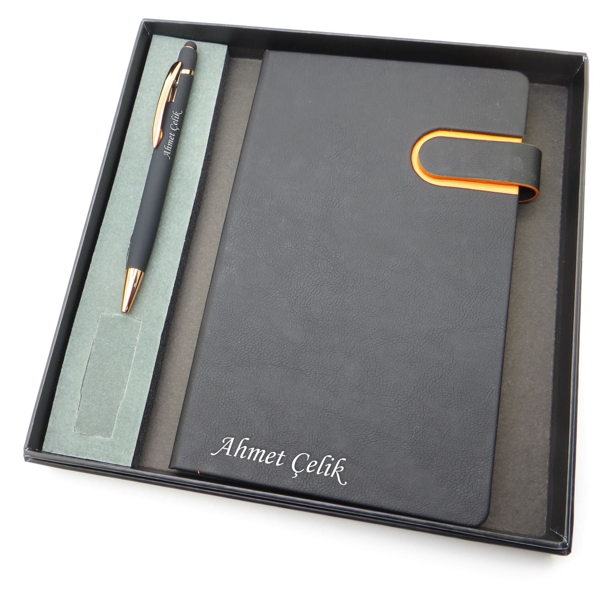 Signator® Codex | N296 Kişiye Özel Defterli Set - İsme Özel Siyah Kalem + İsme Özel Siyah Defter | İsme Özel Kutusunda Hediyelik Set