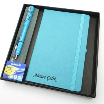 Signator® Codex | N304 Kişiye Özel Defterli Set - İsme Özel Açık Mavi Dolma Kalem + İsme Özel Turkuaz Defter + Yedek Kartuş| İsme Özel Kutusunda Hediyelik Set
