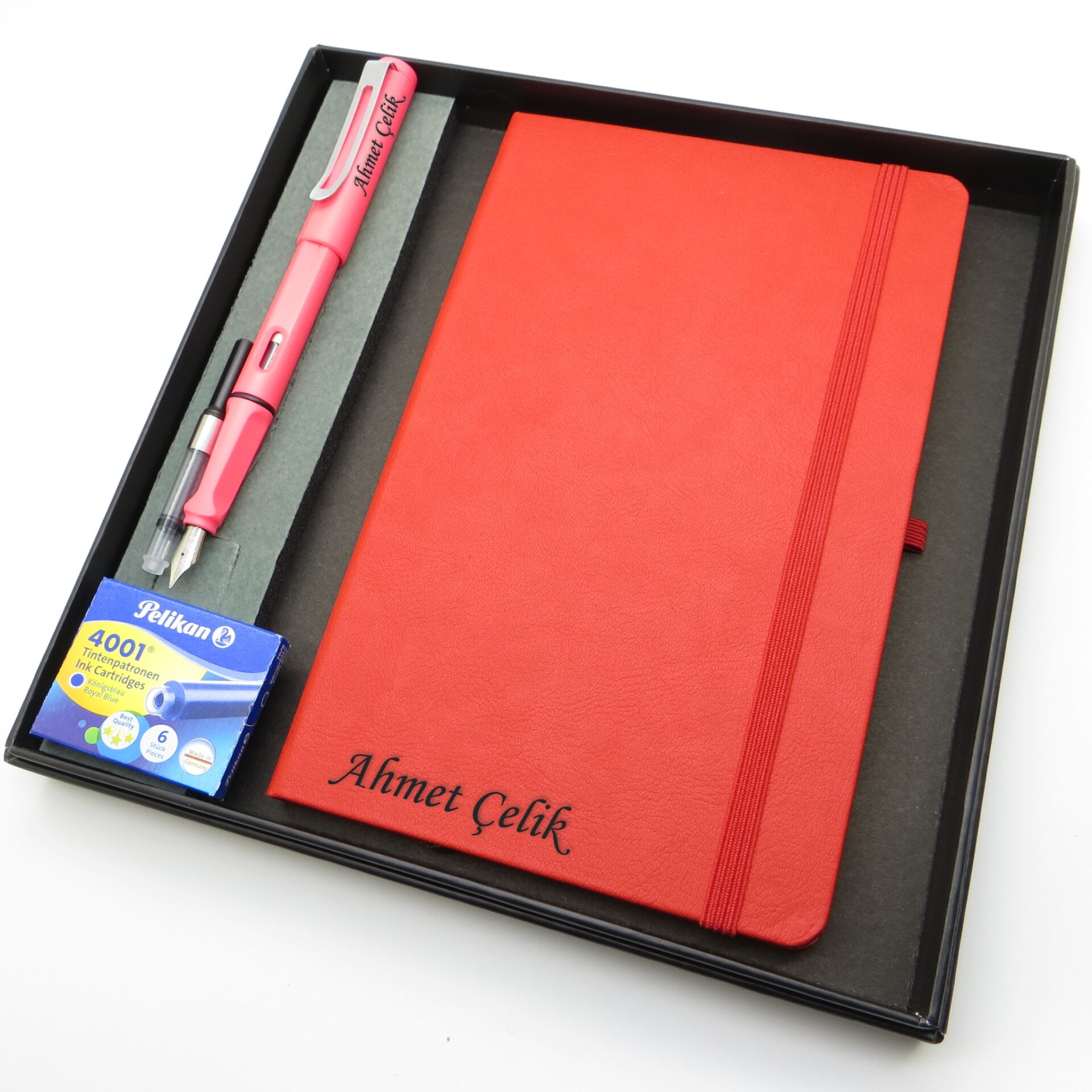 Signator® Codex | N315 Kişiye Özel Defterli Set - İsme Özel Pembe Dolma Kalem + İsme Özel Kırmızı Defter + Yedek Kartuş| İsme Özel Kutusunda Hediyelik Set
