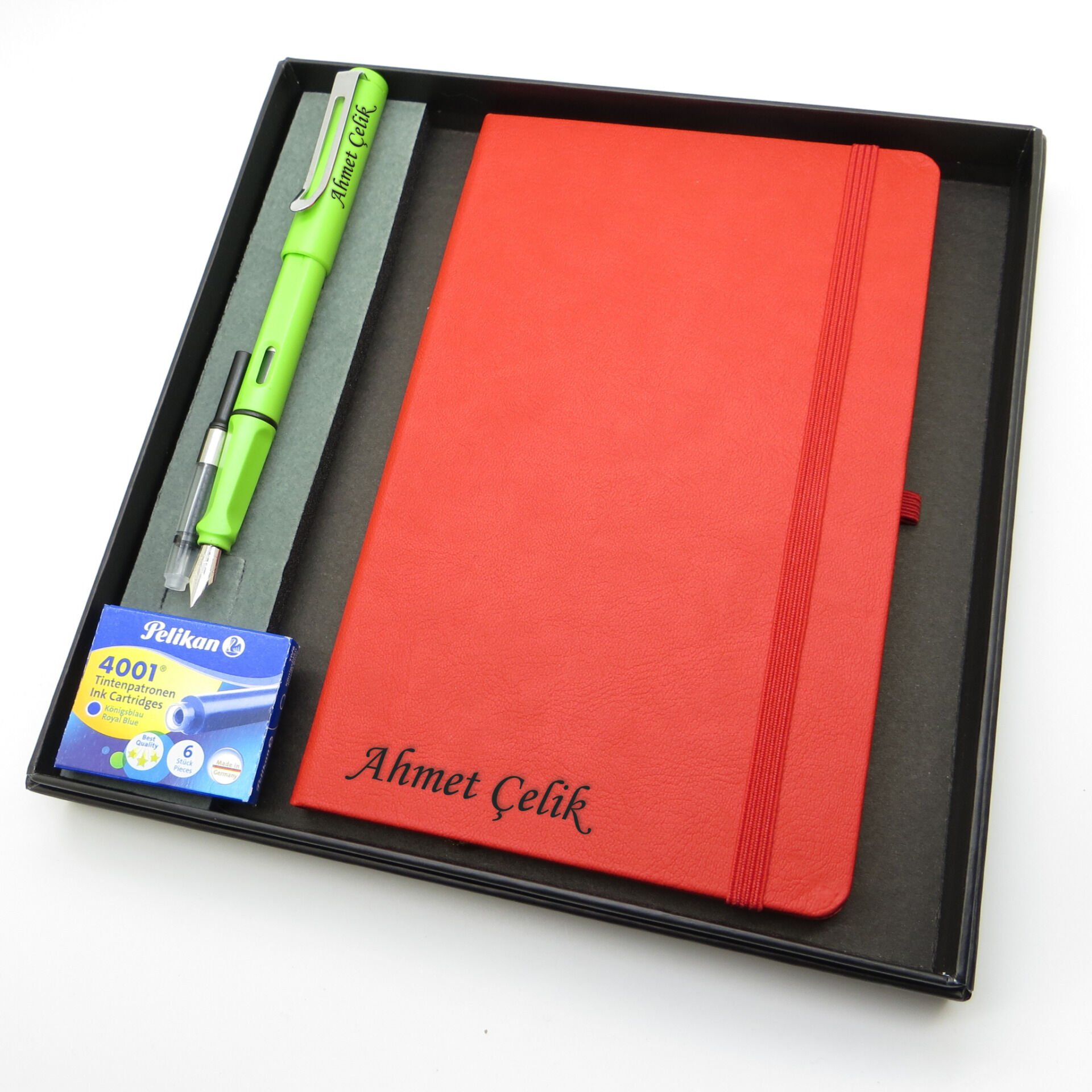 Signator® Codex | N316 Kişiye Özel Defterli Set - İsme Özel Açık Yeşil Dolma Kalem + İsme Özel Kırmızı Defter + Yedek Kartuş| İsme Özel Kutusunda Hediyelik Set