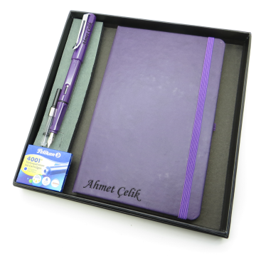 Signator® Codex | N319 Kişiye Özel Defterli Set - İsme Özel Mor Dolma Kalem + İsme Özel Mor Defter + Yedek Kartuş| İsme Özel Kutusunda Hediyelik Set