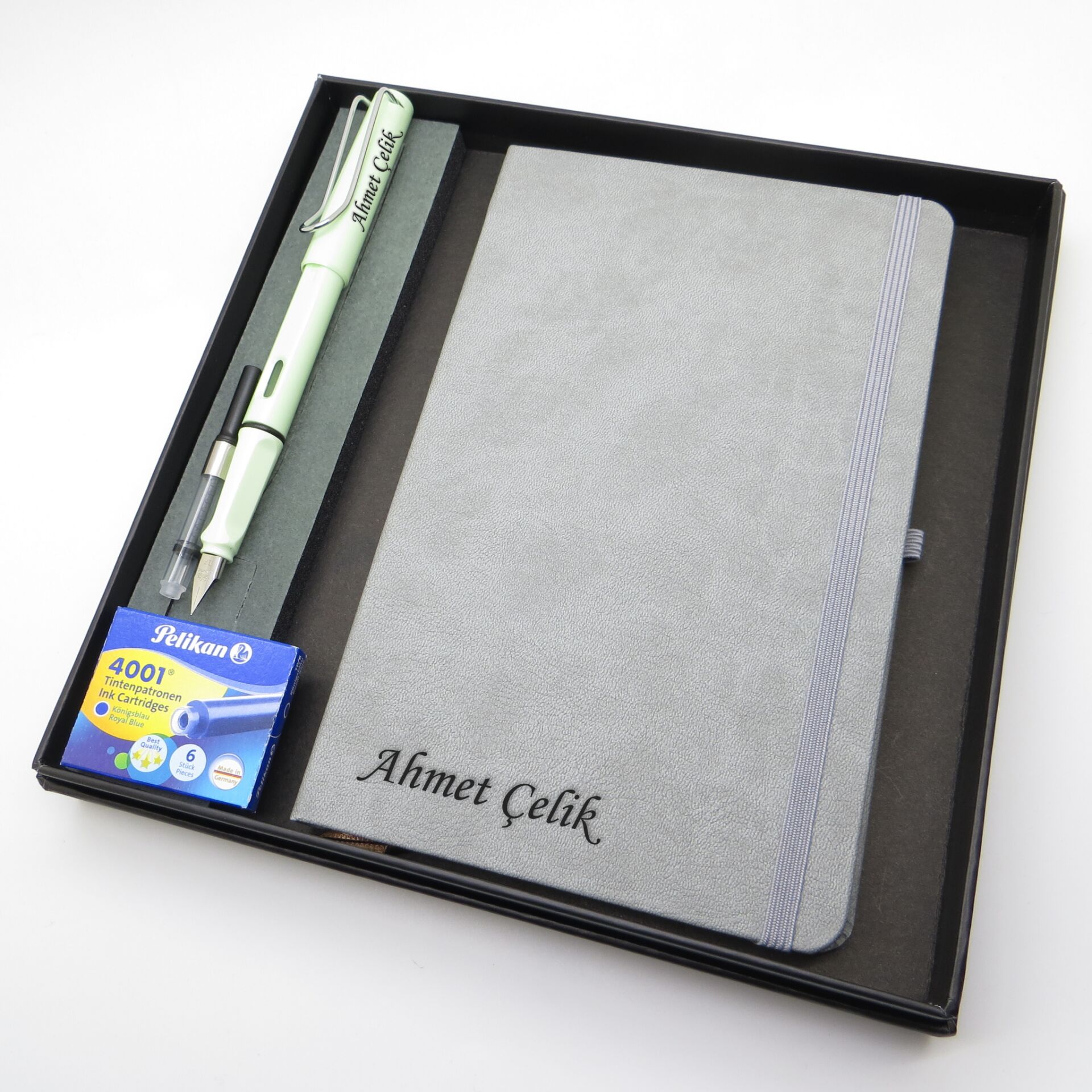 Signator® Codex | N321 Kişiye Özel Defterli Set - İsme Özel Pastel Yeşil Dolma Kalem + İsme Özel Gri Defter + Yedek Kartuş| İsme Özel Kutusunda Hediyelik Set