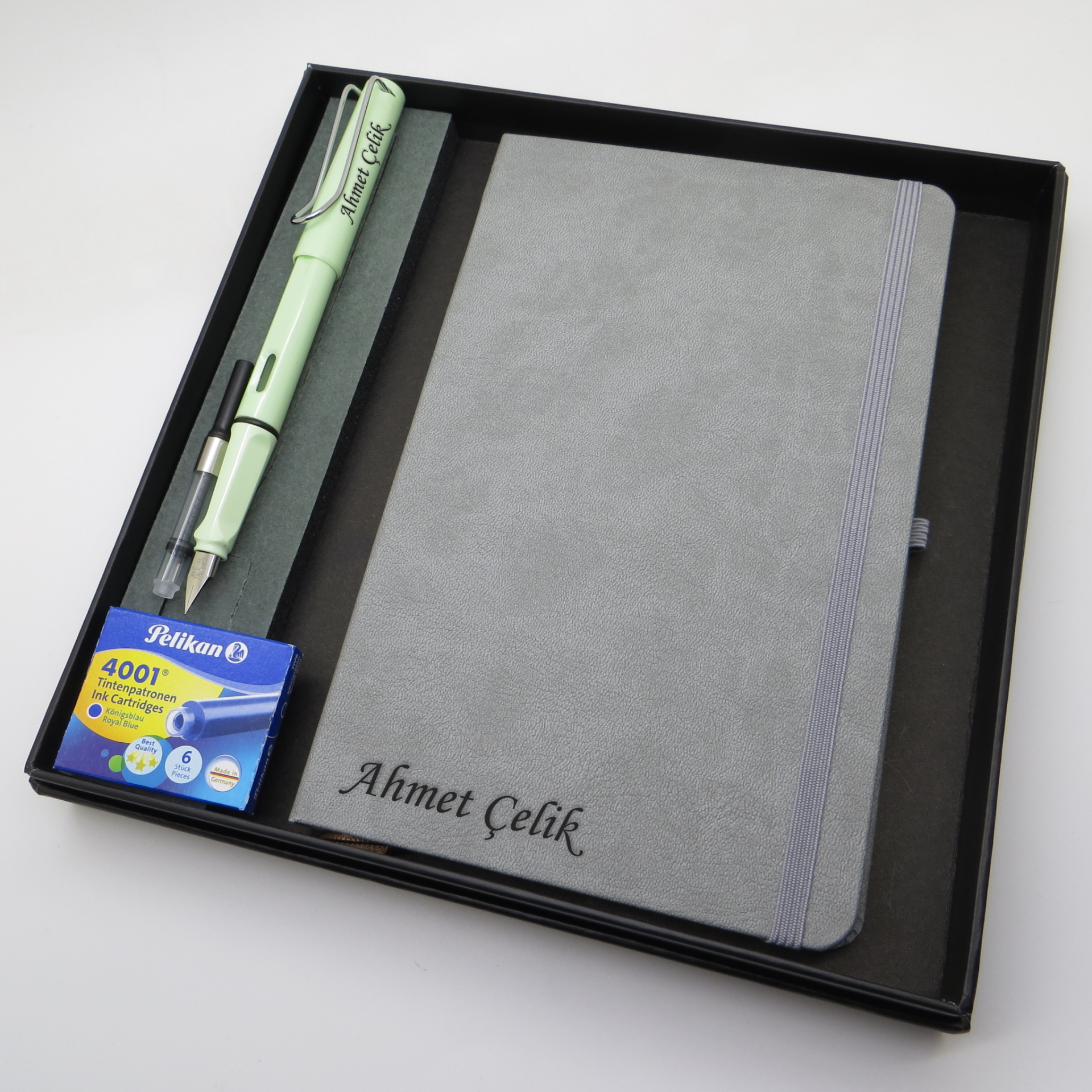 Signator® Codex | N322 Kişiye Özel Defterli Set - İsme Özel Pastel Yeşil Dolma Kalem + İsme Özel Gri Defter + Yedek Kartuş| İsme Özel Kutusunda Hediyelik Set