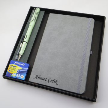 Signator® Codex | N322 Kişiye Özel Defterli Set - İsme Özel Pastel Yeşil Dolma Kalem + İsme Özel Gri Defter + Yedek Kartuş| İsme Özel Kutusunda Hediyelik Set
