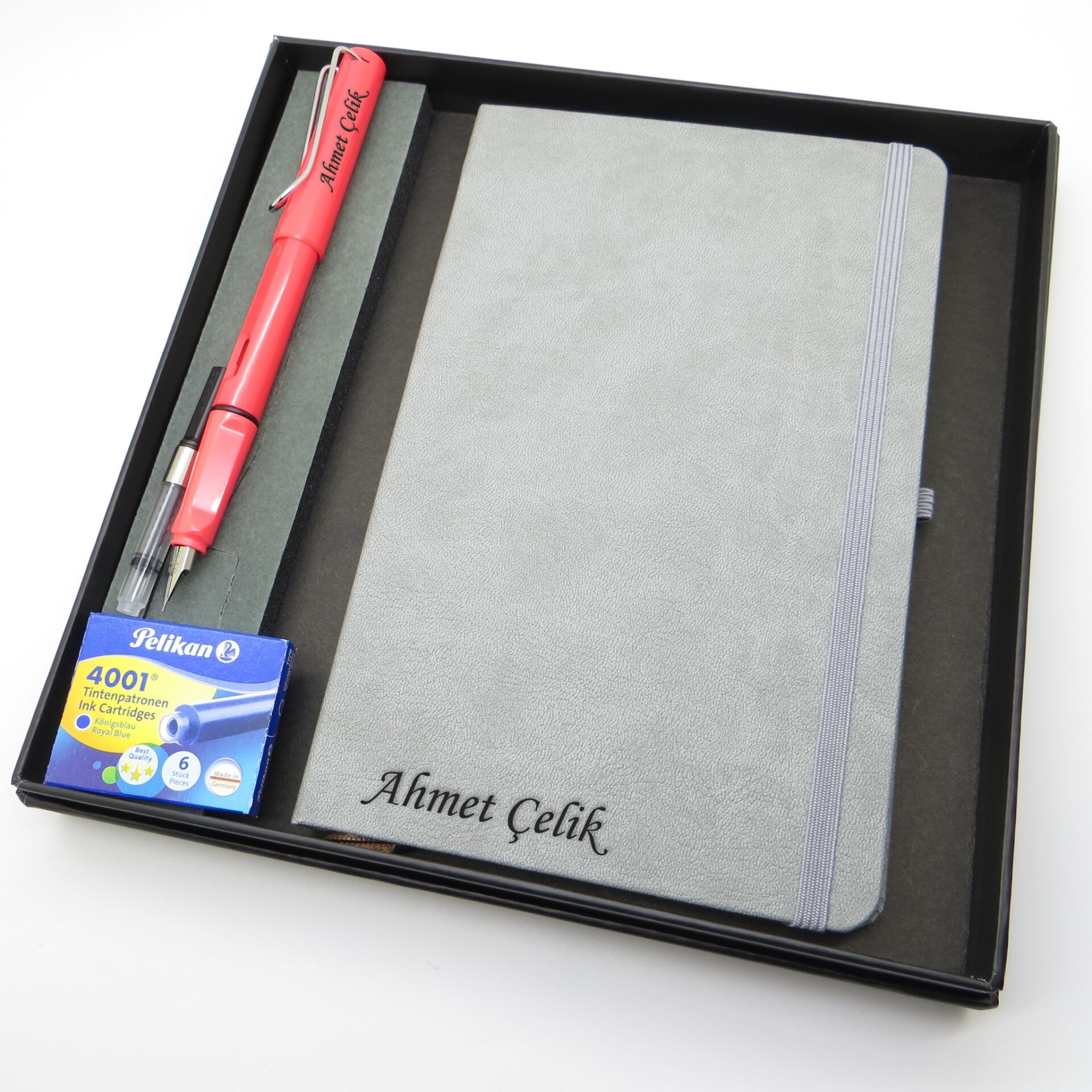 Signator® Codex | N324 Kişiye Özel Defterli Set - İsme Özel Kırmızı Dolma Kalem + İsme Özel Gri Defter + Yedek Kartuş| İsme Özel Kutusunda Hediyelik Set