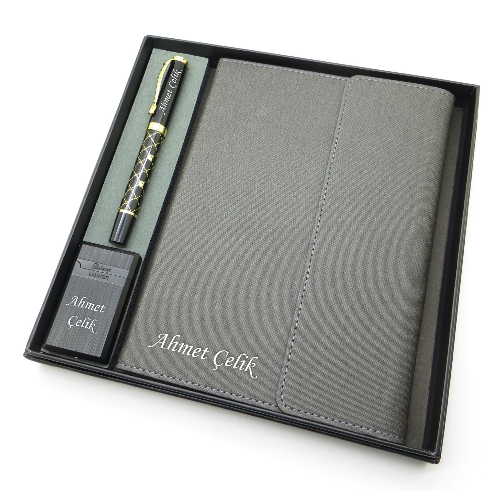 Signator® Codex | N328 Kişiye Özel Defterli Set - İsme Özel Siyah Kalem + İsme Özel Gri Defter + İsme Özel Siyah Çakmak | İsme Özel Kutusunda Hediyelik Set