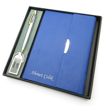 Signator® Codex | N332 Kişiye Özel Defterli Set - İsme Özel Gümüş Kalem + İsme Özel Mavi Defter + İsme Özel Anahtarlık | İsme Özel Kutusunda Hediyelik Set