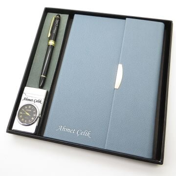Signator® Codex | N338 Kişiye Özel Defterli Set - İsme Özel Siyah Kalem + İsme Özel Açık Mavi Defter + İsme Özel Gümüş Çakmak | İsme Özel Kutusunda Hediyelik Set