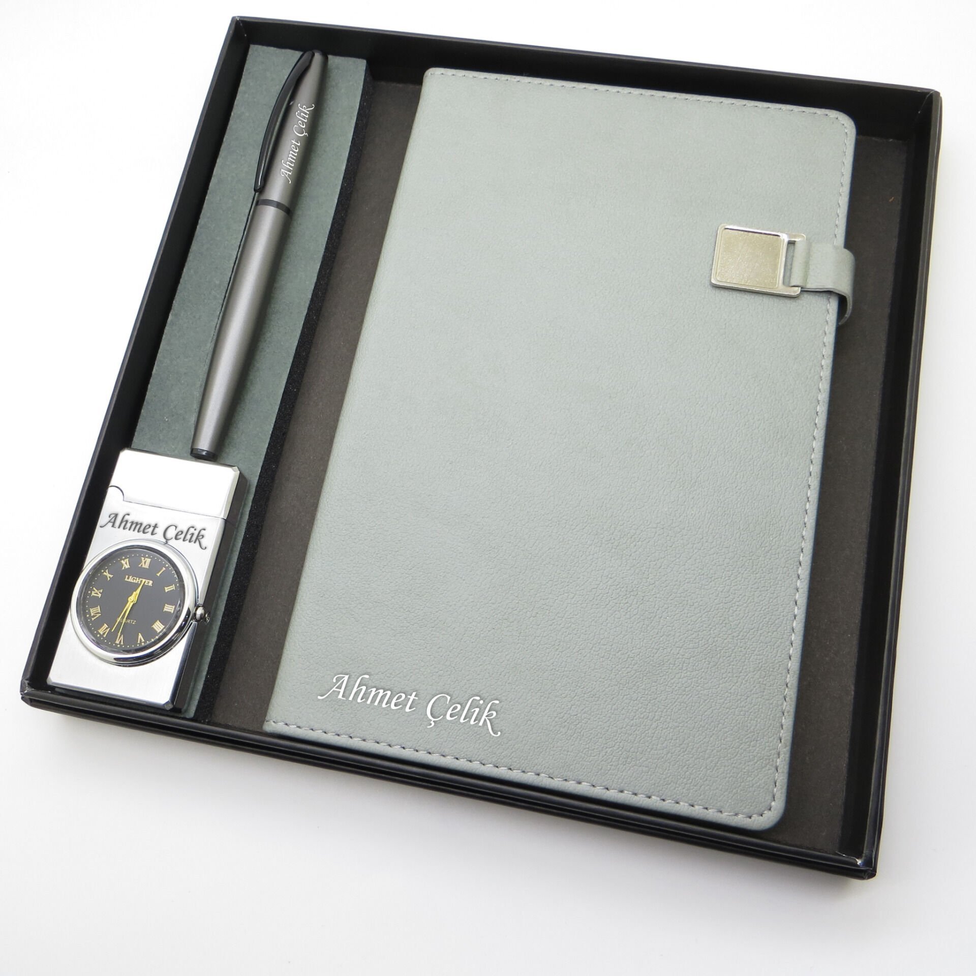 Signator® Codex | N342 Kişiye Özel Defterli Set - İsme Özel Gri Kalem + İsme Özel Gri Defter + İsme Özel Gümüş Çakmak | İsme Özel Kutusunda Hediyelik Set