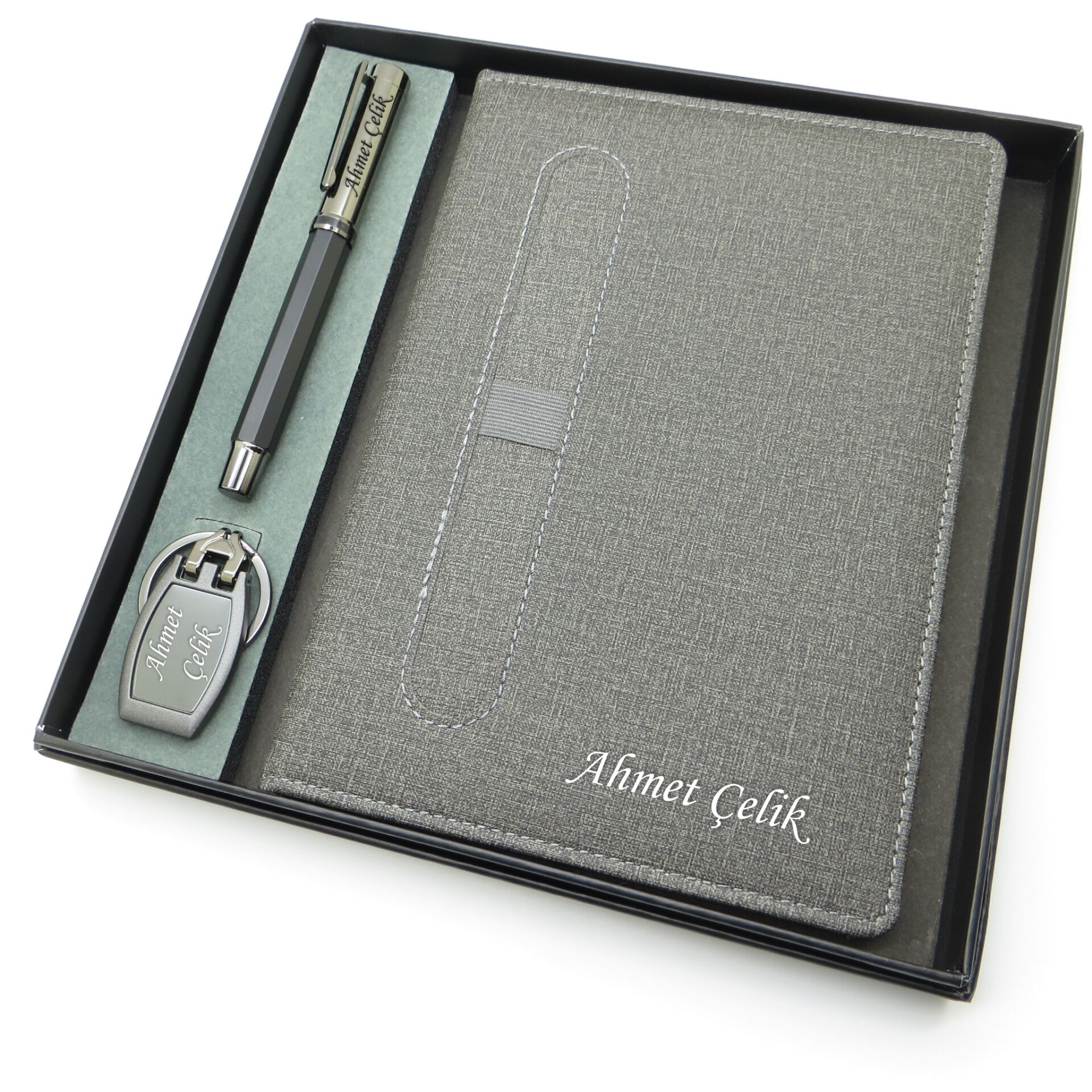 Signator® Codex | N343 Kişiye Özel Defterli Set - İsme Özel Gri Kalem + İsme Özel Gri Defter + İsme Özel Anahtarlık | İsme Özel Kutusunda Hediyelik Set