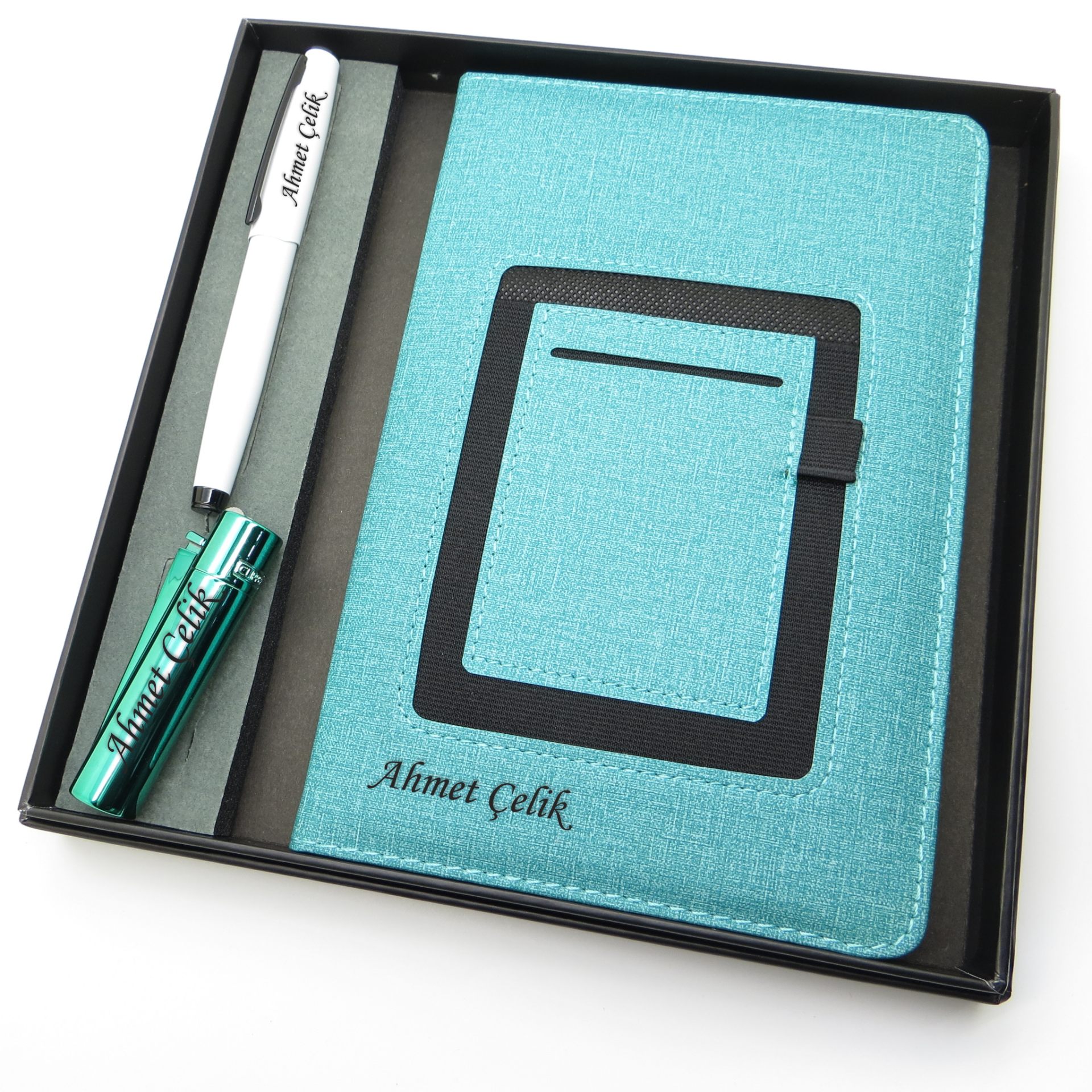 Signator® Codex | N352 Kişiye Özel Defterli Set - İsme Özel Beyaz Kalem + İsme Özel Turkuaz Defter + İsme Özel Yeşil Çakmak | İsme Özel Kutusunda Hediyelik Set