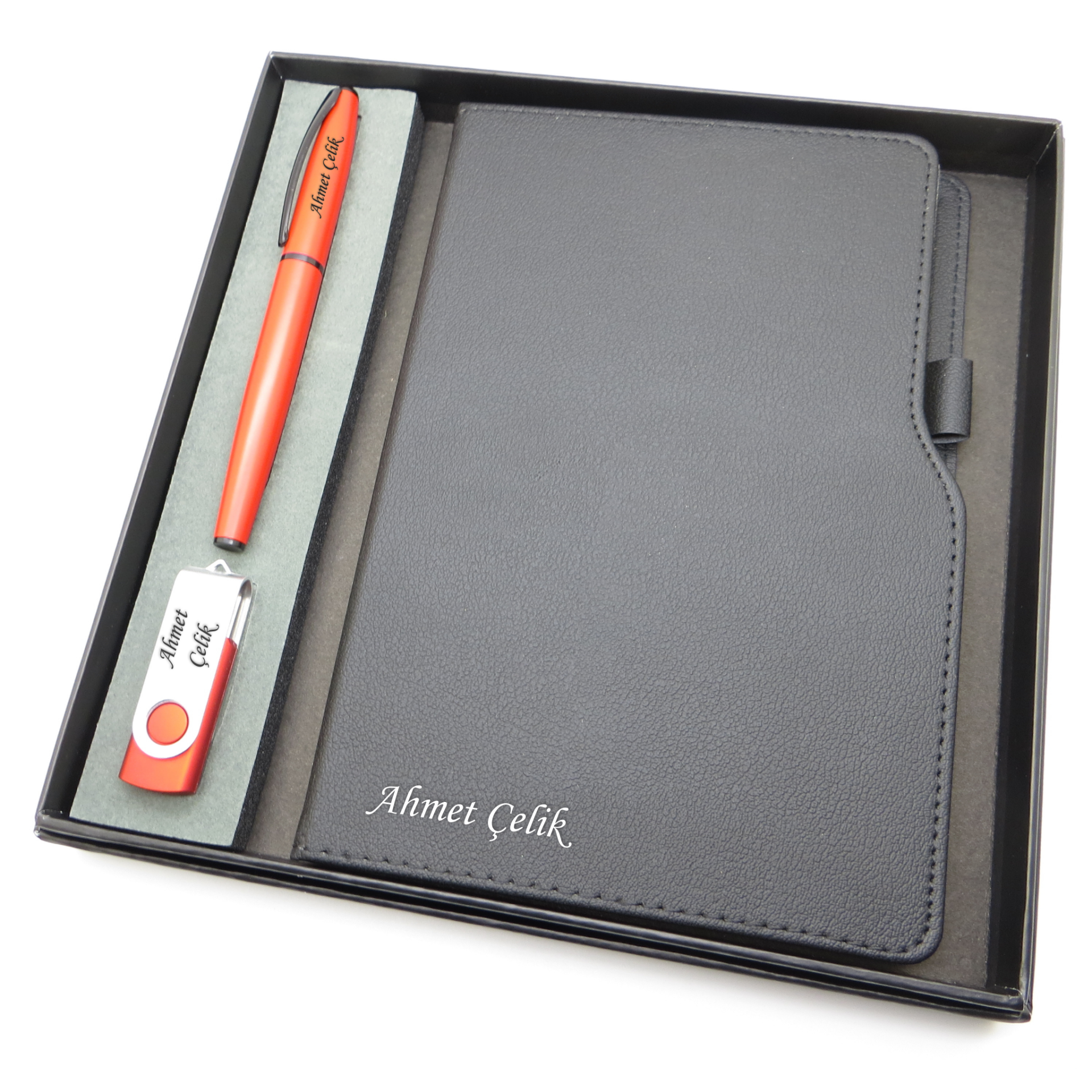 Signator® Codex | N357 Kişiye Özel Defterli Set - İsme Özel Kırmızı Kalem + İsme Özel Siyah Defter + İsme Özel 32 GB Usb Bellek | İsme Özel Kutusunda Hediyelik Set