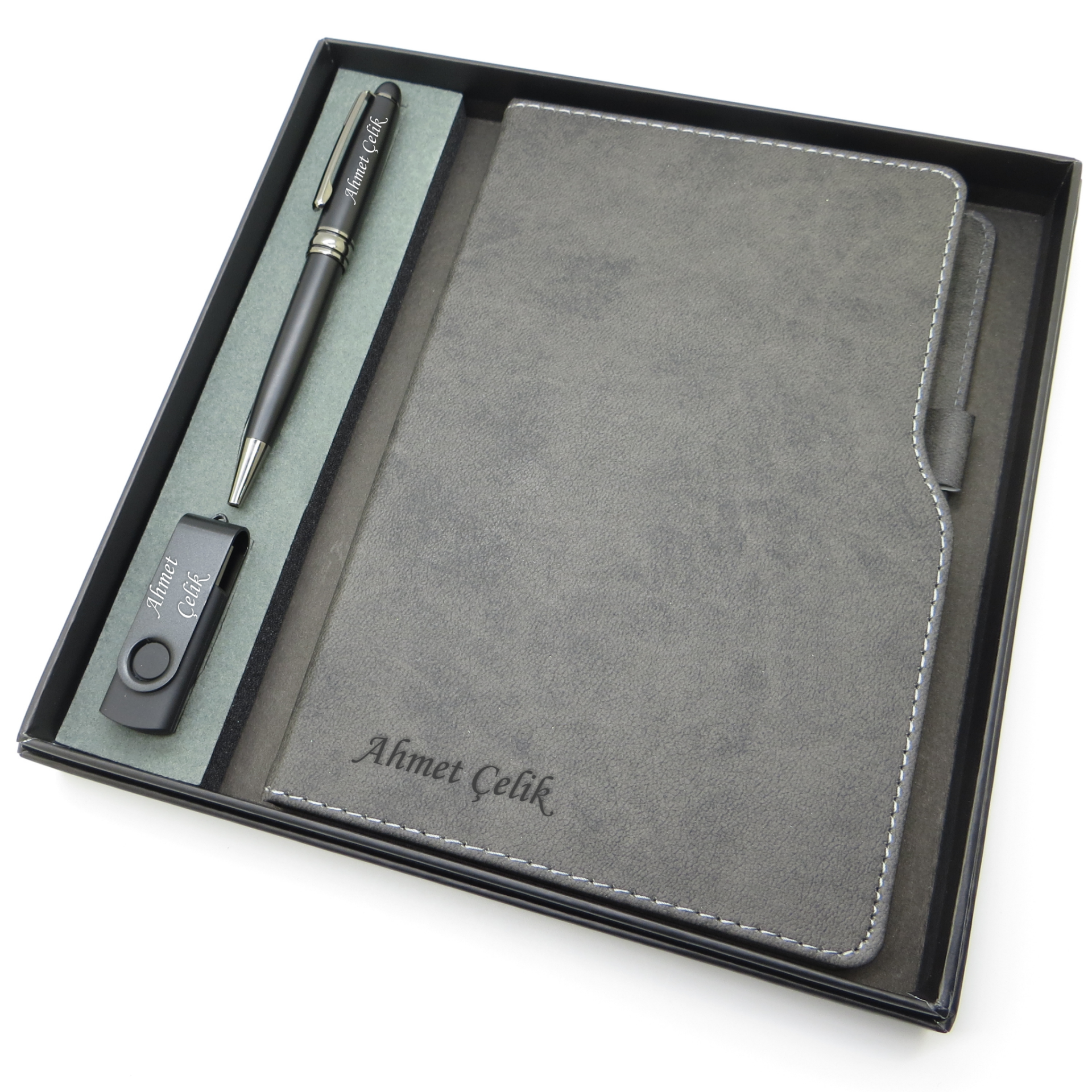 Signator® Codex | N362 Kişiye Özel Defterli Set - İsme Özel Siyah Kalem + İsme Özel Siyah Defter + İsme Özel 32 GB Usb Bellek | İsme Özel Kutusunda Hediyelik Set