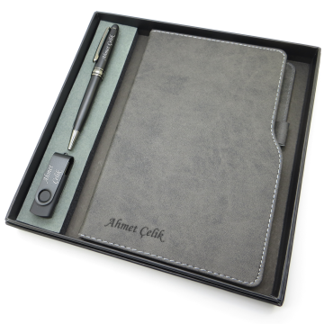 Signator® Codex | N362 Kişiye Özel Defterli Set - İsme Özel Siyah Kalem + İsme Özel Siyah Defter + İsme Özel 32 GB Usb Bellek | İsme Özel Kutusunda Hediyelik Set