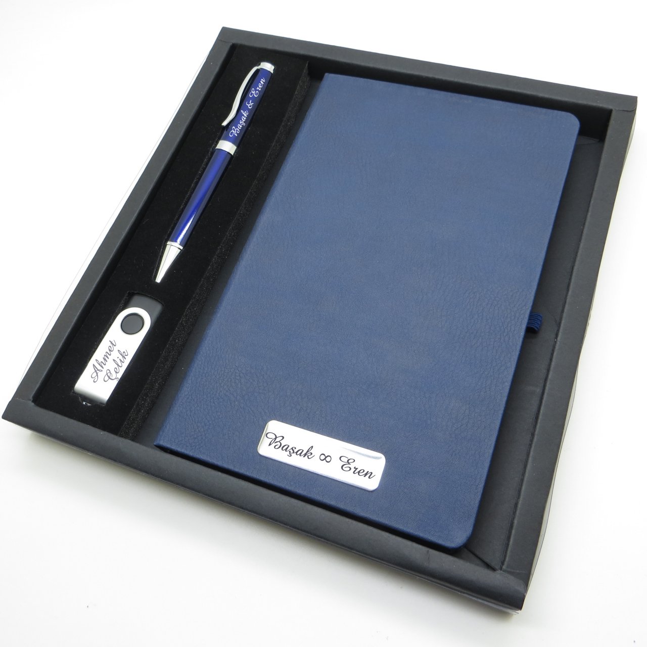 Wings SG110 İsme Özel Lacivert Hediyelik Set | Kalem + 16GB. Usb Bellek + 15x21 Defter | Hepsi İsme Özel