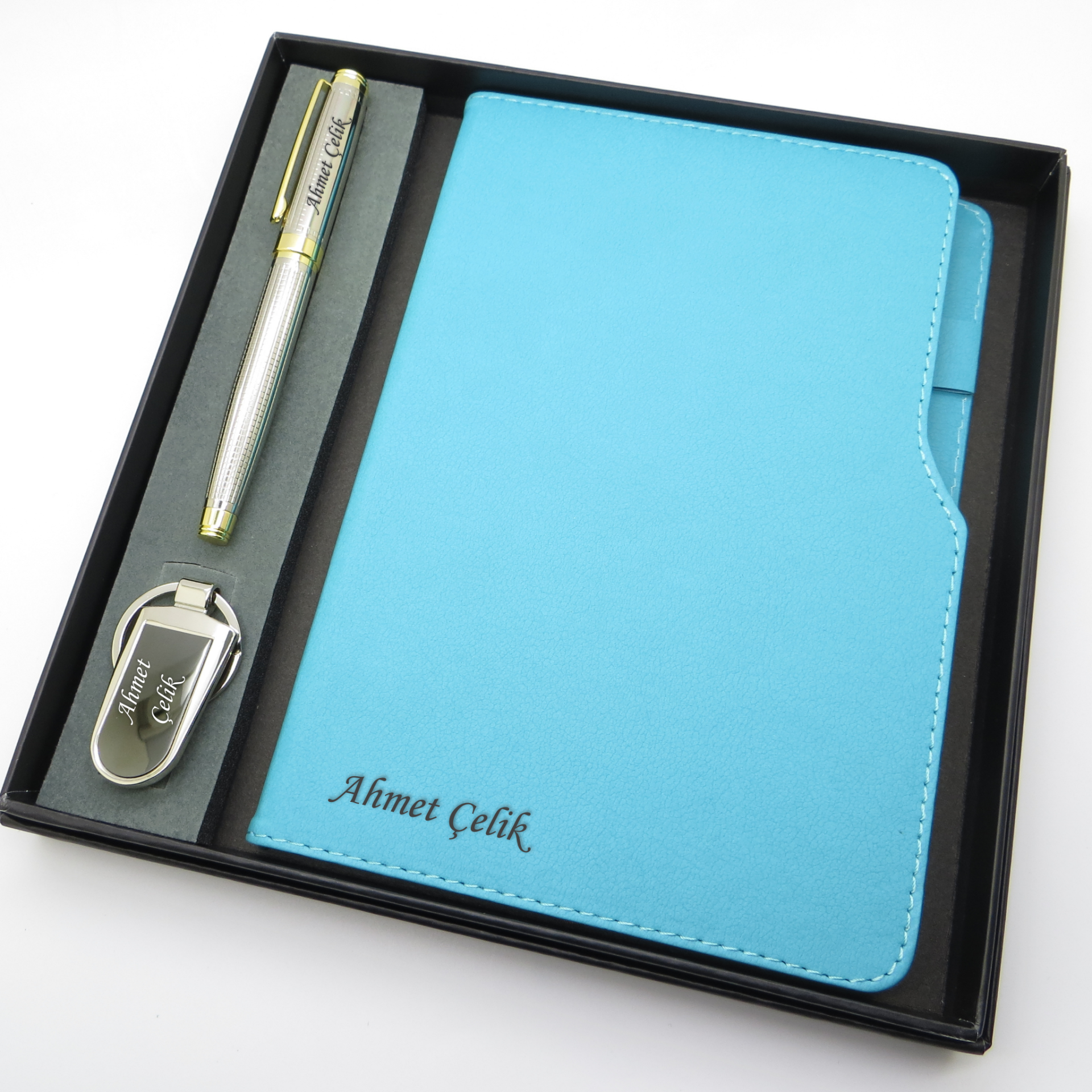 Signator® Codex | N365 Kişiye Özel Defterli Set - İsme Özel Gümüş Kalem + İsme Özel Turkuaz Defter + İsme Özel Anahtarlık | İsme Özel Kutusunda Hediyelik Set