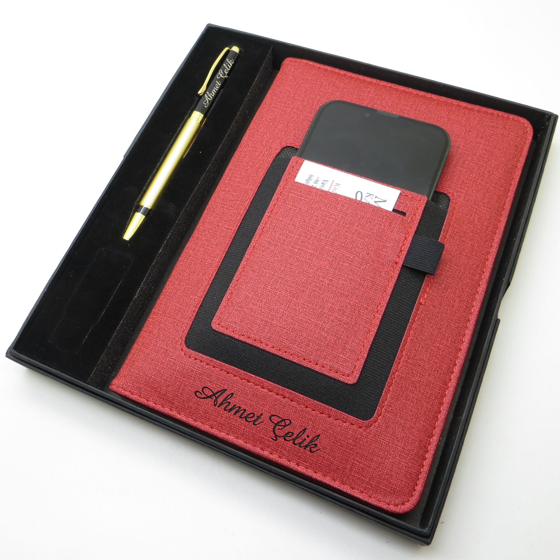 İsme Özel Kırmızı Kanguru Defter & İsme Özel Metal  Kalem Seti (Öğretmenler Günü veya başka bir mesaj işlenebilir)