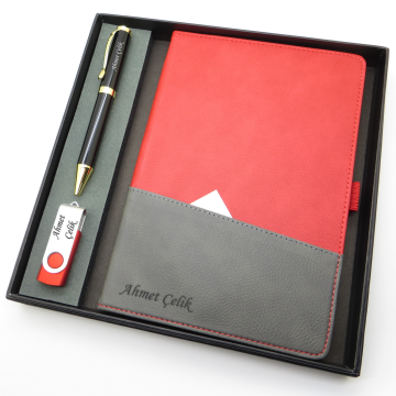 Signator® Codex | N368 Kişiye Özel Defterli Set - İsme Özel Siyah Kalem + İsme Özel Kırmızı Defter + İsme Özel 32 GB Usb Bellek | İsme Özel Kutusunda Hediyelik Set