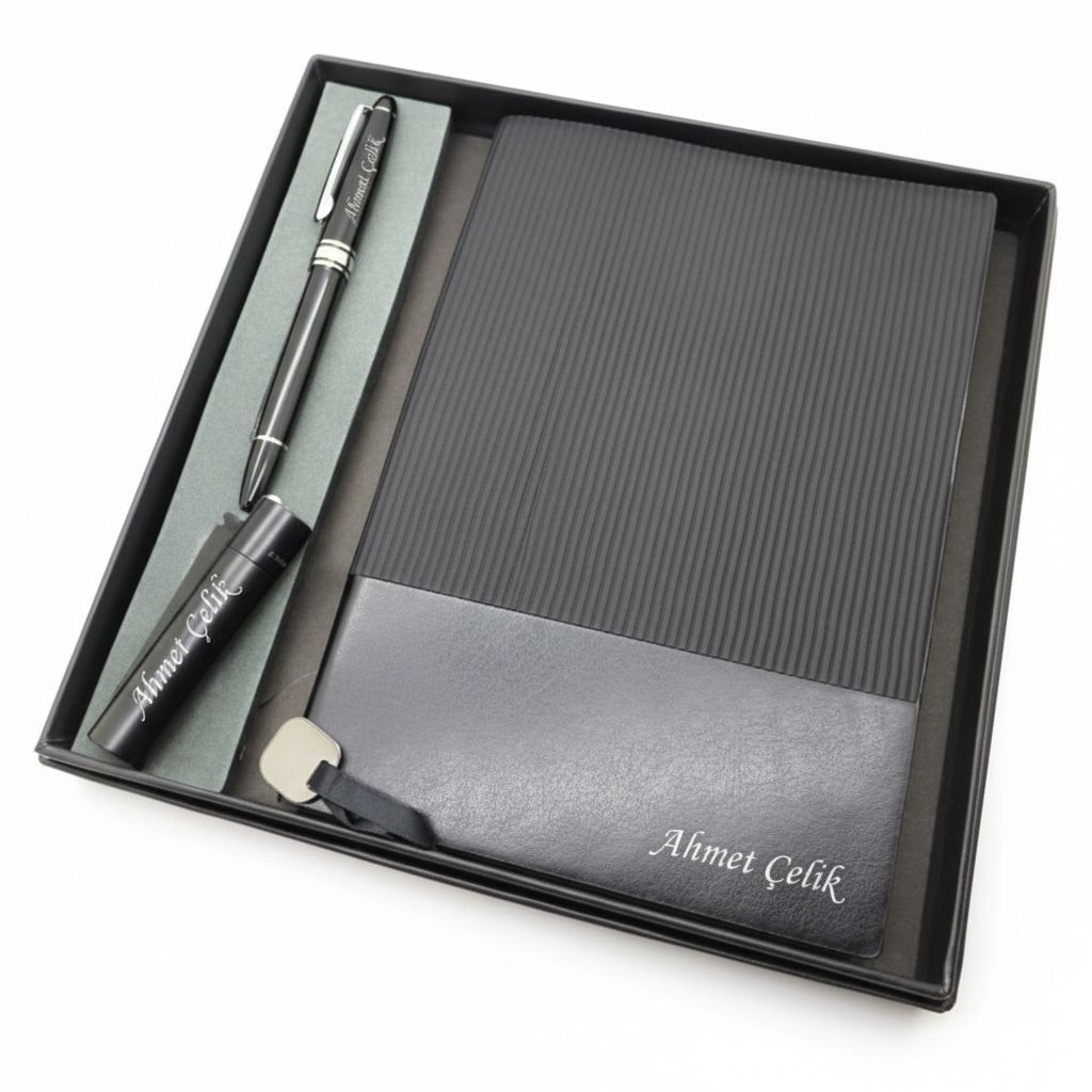 Signator® Codex | N372 Kişiye Özel Defterli Set - İsme Özel Siyah Kalem + İsme Özel Siyah Defter + İsme Özel Çakmak | İsme Özel Kutusunda Hediyelik Set