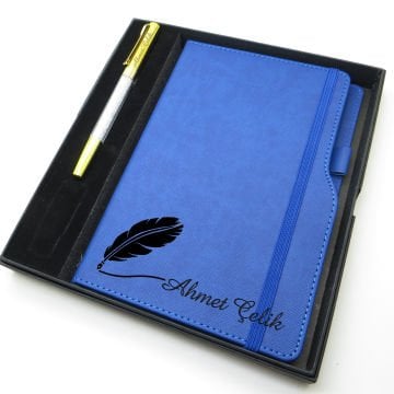 İsme Özel Mavi Kalemlikli Defter & İsme Özel Metal Kalem (Öğretmenler Günü veya başka bir mesaj işlenebilir)