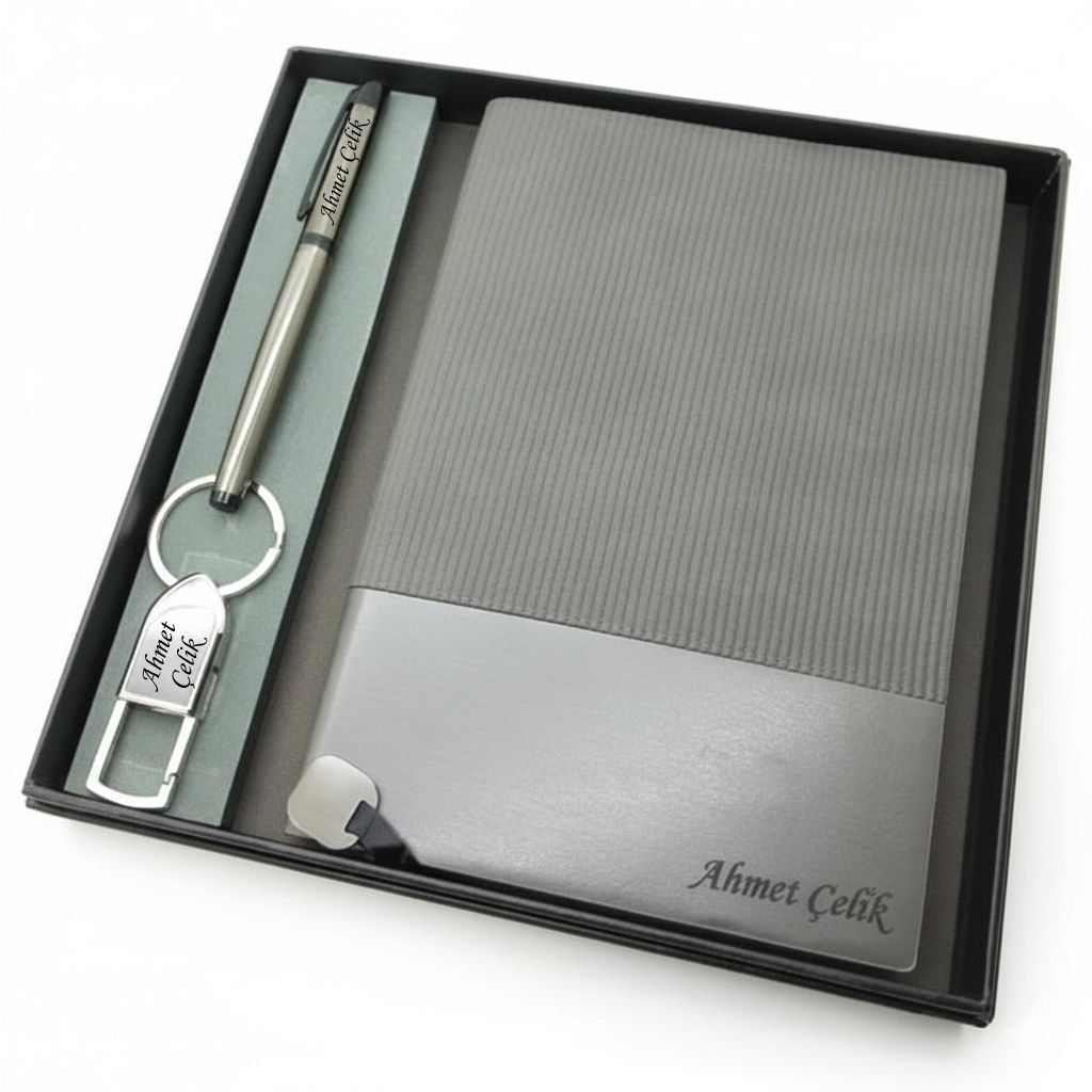 Signator® Codex | N373 Kişiye Özel Defterli Set - İsme Özel Gri Kalem + İsme Özel Gri Defter + İsme Özel Anahtarlık | İsme Özel Kutusunda Hediyelik Set
