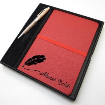 İsme Özel Kırmızı Defter & İsme Özel Metal Kalem (Öğretmenler Günü veya başka bir mesaj işlenebilir)