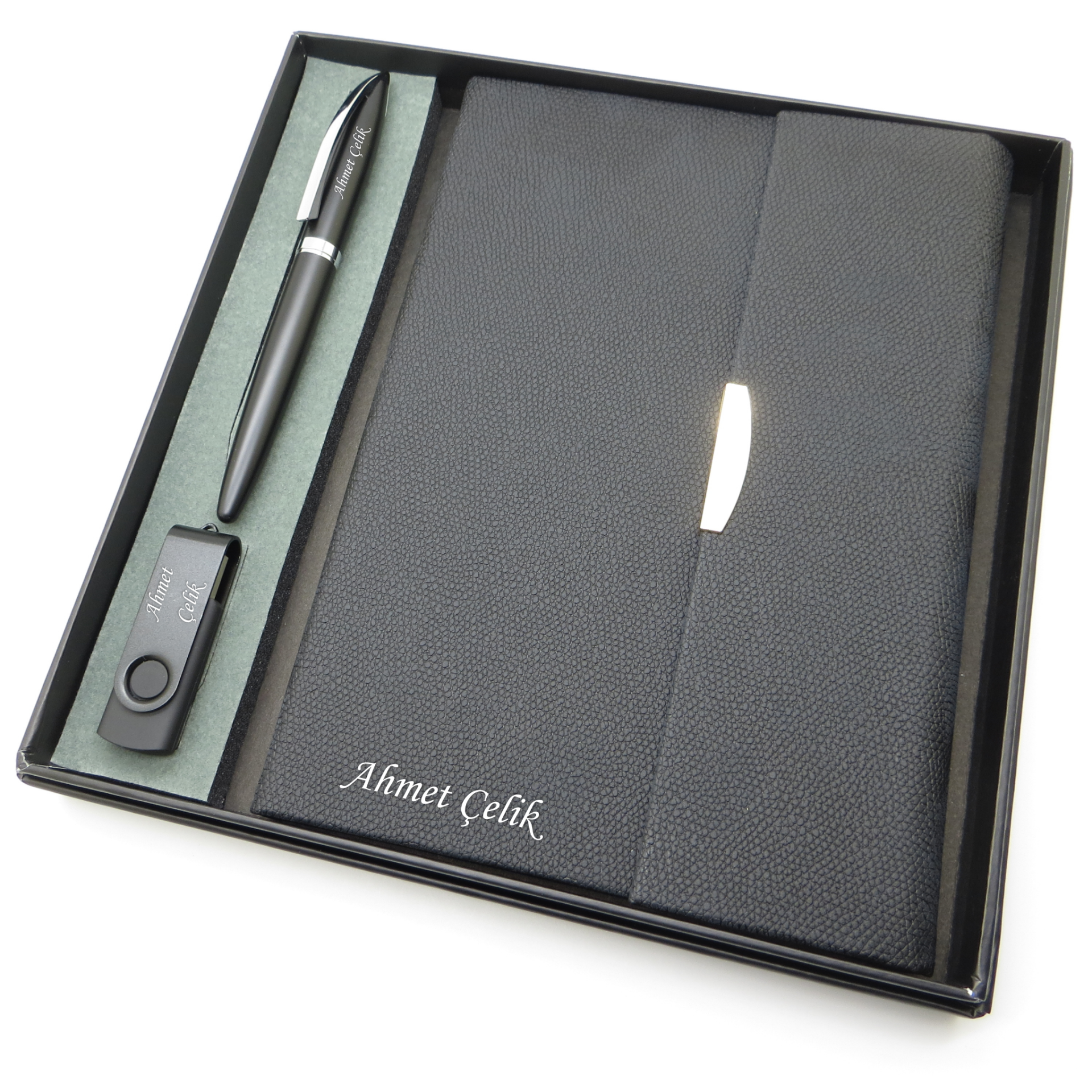 Signator® Codex | N383 Kişiye Özel Defterli Set - İsme Özel Siyah Kalem + İsme Özel Siyah Defter+ İsme Özel 32 GB Usb Bellek | İsme Özel Kutusunda Hediyelik Set