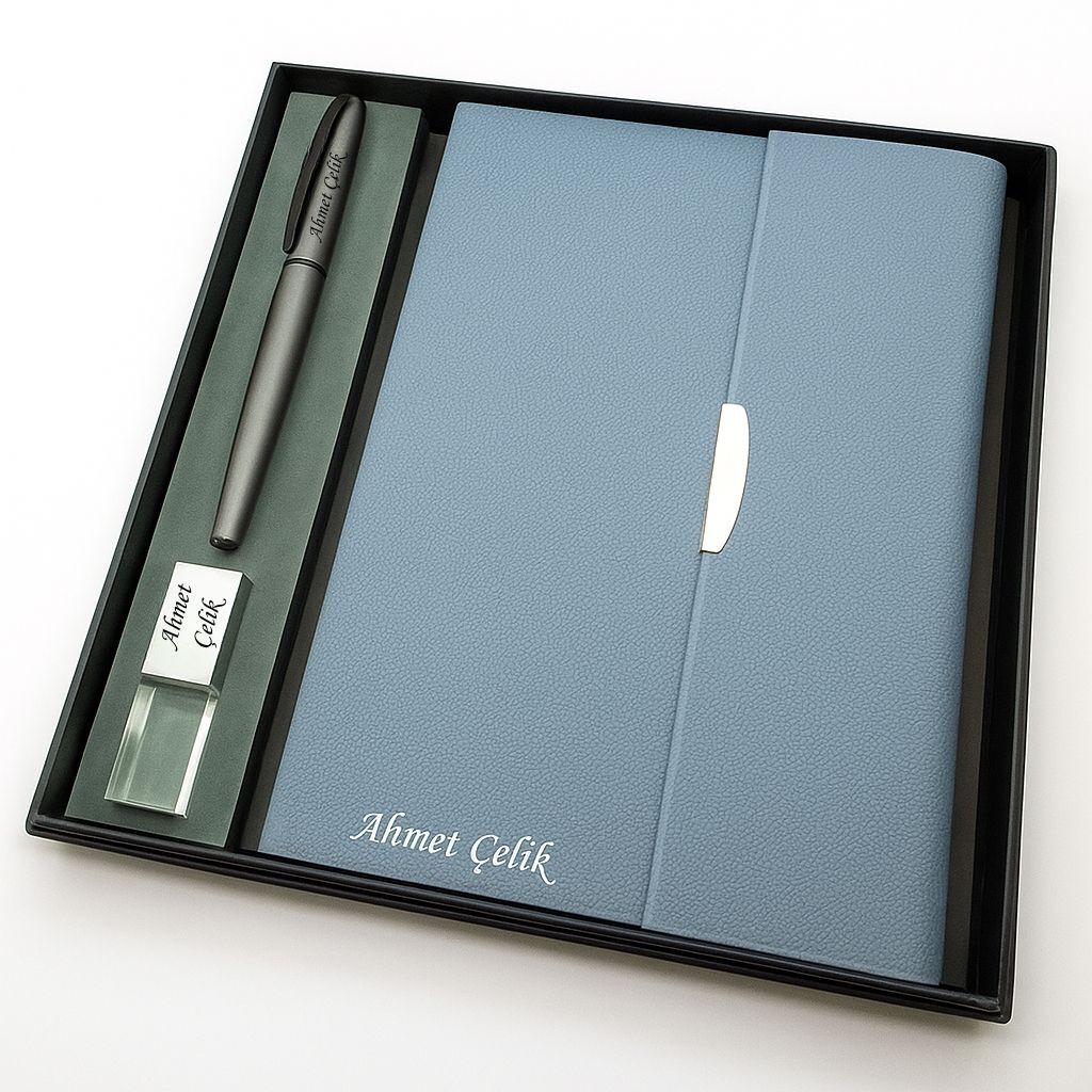 Signator® Codex | N384 Kişiye Özel Defterli Set - İsme Özel Gri Kalem + İsme Özel Açık Mavi Defter+ İsme Özel 32 GB Usb Bellek | İsme Özel Kutusunda Hediyelik Set