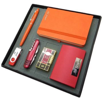 Signator® Volcan | İsme Özel Set - 32 Gb. Usb Bellek + Çakmak + Not Defteri  + Fonksiyonlu Çakı + Kalem ve El Aynası | Kişiye Özel Hediyelik Set