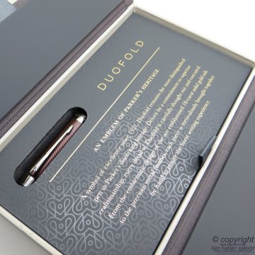 Parker Duofold Prestij Bordo Chevron CT 18K Altın Uç Dolma Kalem | Parker Kalem | İsme Özel Kalem | Hediyelik Kalem