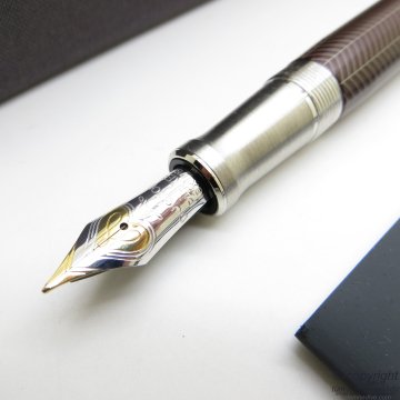 Parker Duofold Prestij Bordo Chevron CT 18K Altın Uç Dolma Kalem | Parker Kalem | İsme Özel Kalem | Hediyelik Kalem