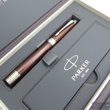 Parker Duofold Prestij Bordo Chevron CT 18K Altın Uç Dolma Kalem | Parker Kalem | İsme Özel Kalem | Hediyelik Kalem