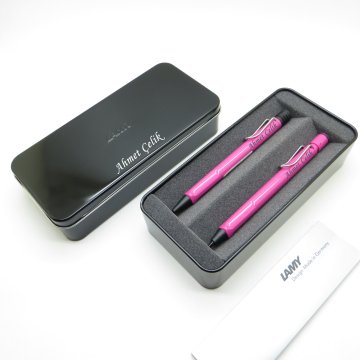 Lamy Safari Pembe Tükenmez Kalem + 05 Uçlu Kalem Seti + Metal Kutu | Lamy Kalem | Hepsi İsme Özel