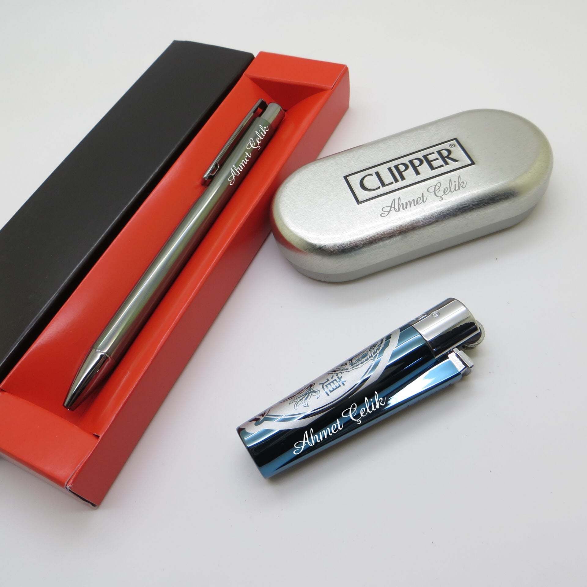 Clipper® Desenli Mavi Beyaz Kişiye Özel Çakmak ve Kalem Seti | Hediyelik Çakmak