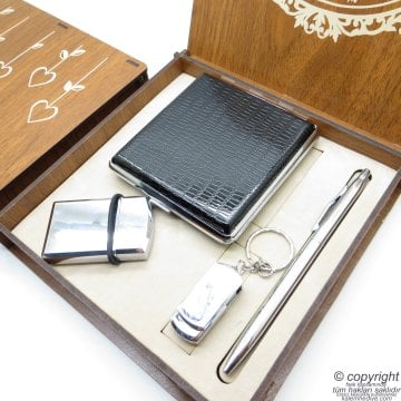 Wings 004 İsme Özel Sigara Tabakası + Çakmak + Kalem + 16Gb Usb Bellek Ahşap Kutulu Hediyelik Set | Hepsi İsme Özel