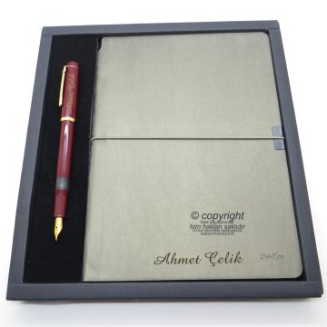Scrikss İsme Özel Verona Defter + 419 Bordo Dolma Kalem Hediyelik Set - SVG190 İsme Özel Defter Kalem Kutulu Set