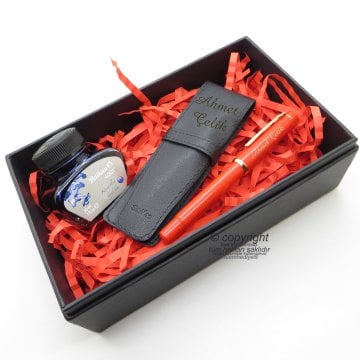 Scrikss İkili Kalem Kılıfı + 419 Kırmızı Dolma Kalem + Pelikan Mürekkep Hediyelik Set - SVG197 İsme Özel Defter Kalem Kutulu Set