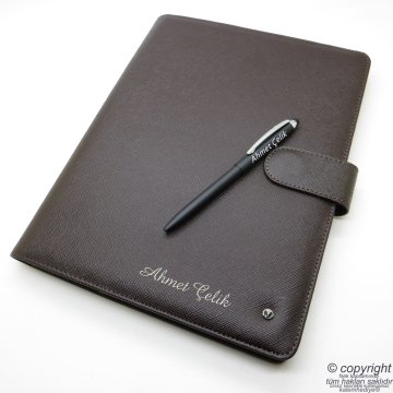 Scrikss İsme Özel Portföy + Kalem Hediyelik Set Kahve - SG188 İsme Özel Defter Set