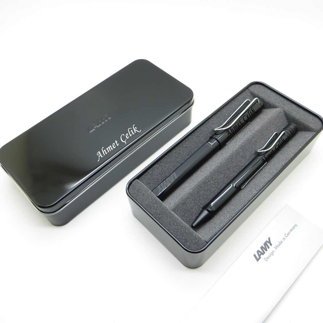 Lamy Safari Siyah Roller Kalem + Tükenmez Kalem Seti + Metal Kutu | İsme Özel