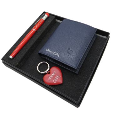 Signator D239 Kişiye Özel Set - Deri Cüzdan + Kırmızı Kalp Anahtarlık + Kırmızı Krom Kalem Seti | İsme Özel Hediyelik Set